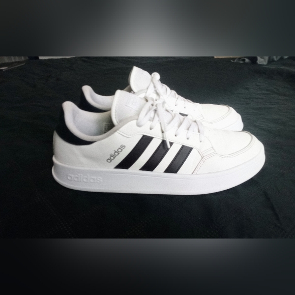 Adidas - Picture 3 of 6